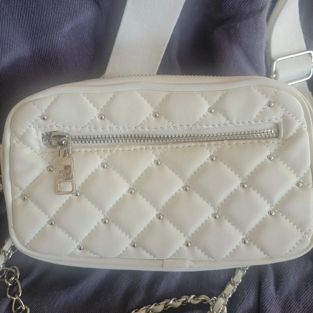 Steve Madden Quilted White Crossbody Bag - Picture 5 of 7